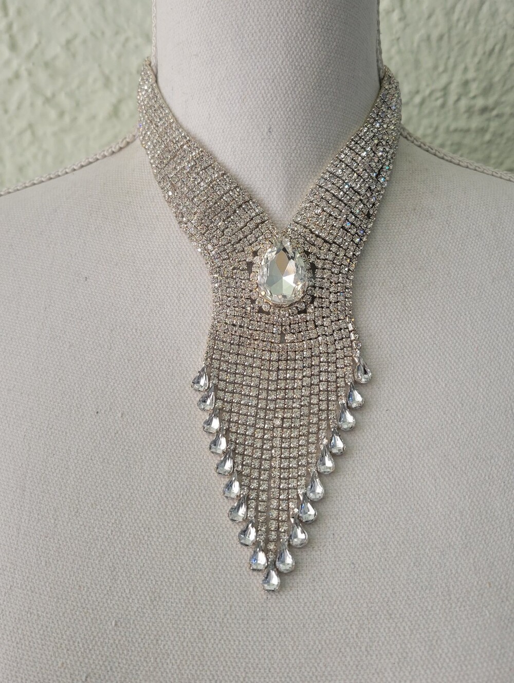 Vintage Y2K Tie Shaped Crystal Collar Pendant Necklace Choker Cascade 15"